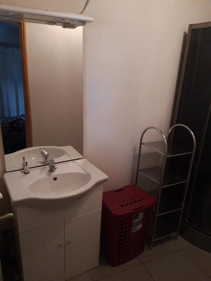 Appartement F1 Meuble 3 Personnes Aubenas Exterior photo